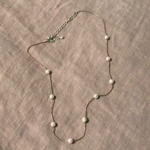 2/$10 Beautiful silver and faux pearl necklace